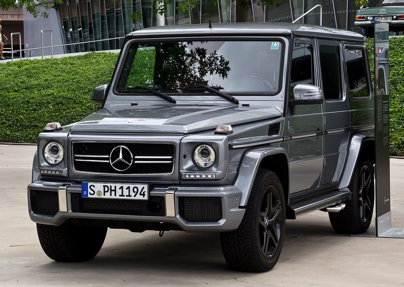 1200px-Mercedes-Benz_G_63_AMG_(W_463,_3._Facelift)_–_Frontansicht,_7._August_2012,_Stuttgart.jpg