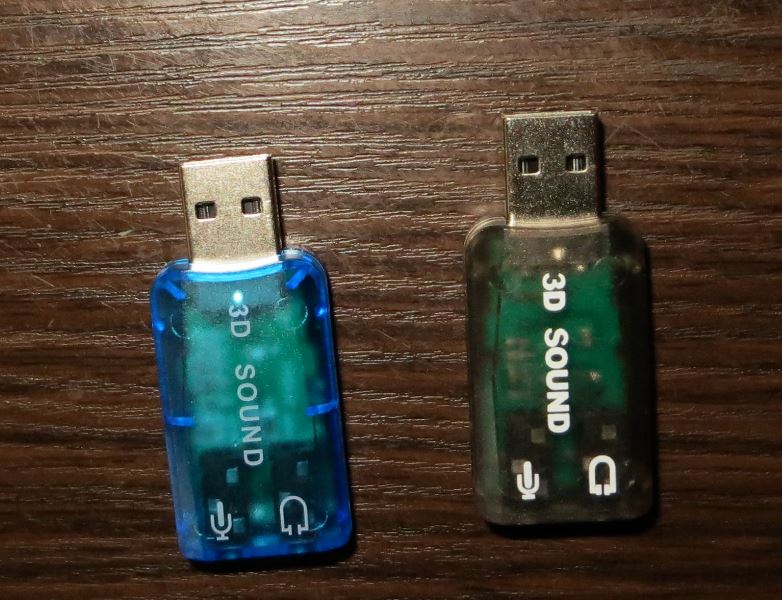 Внешняя USB карта - серый и синий свистки.JPG