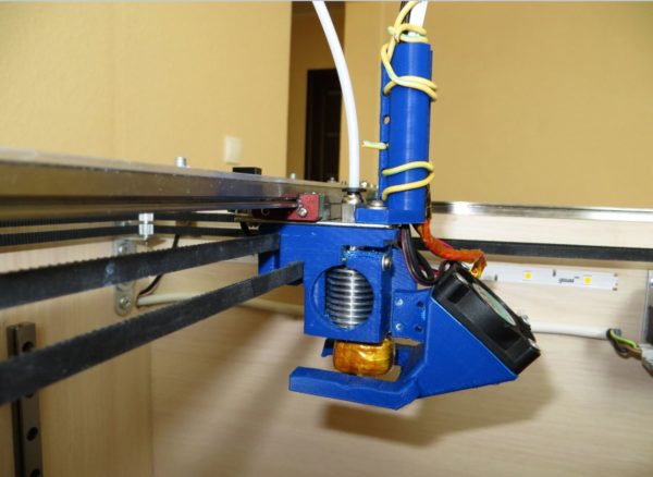3D-принтер вариация "SmartrapCore" на рельсах без печатных деталей