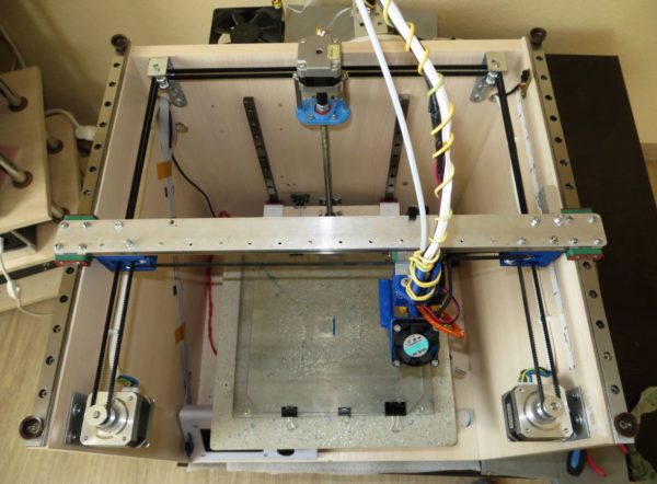 3D-принтер вариация "SmartrapCore" на рельсах без печатных деталей